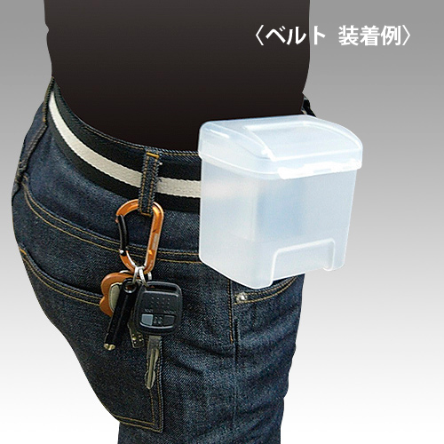 ベルトへ装着したメーカー使用例。写真の鍵やカラビナ、衣服はケースの付属品を示すものではありません。