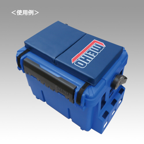バケットマウスへ取り付けたメーカー使用例。収納箱はクッションとは別の商品です。