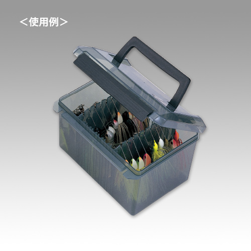 ラックを使ってスピナーベイトを収納したメーカー使用例。ルアーは付属品ではなく、収まり方を確認するための例です。